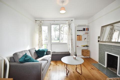 27 Deans Close, London, W4 3LX