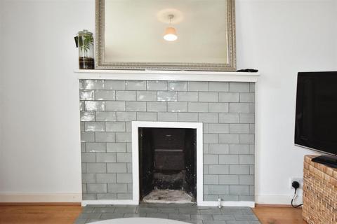 27 Deans Close, London, W4 3LX