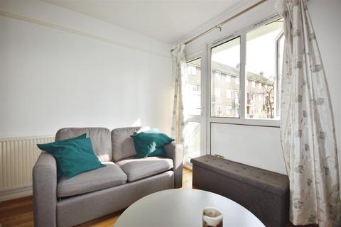 27 Deans Close, London, W4 3LX