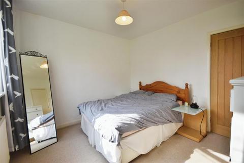 27 Deans Close, London, W4 3LX