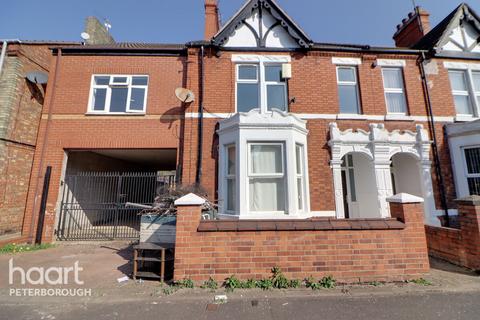 6 bedroom terraced house to rent, Norfolk Street, Peterborough