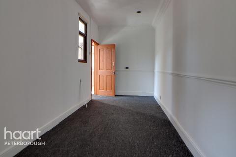 6 bedroom terraced house to rent, Norfolk Street, Peterborough
