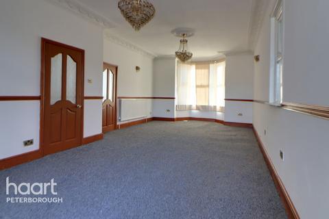 6 bedroom terraced house to rent, Norfolk Street, Peterborough