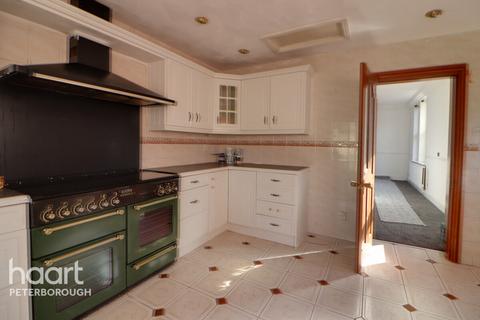 6 bedroom terraced house to rent, Norfolk Street, Peterborough