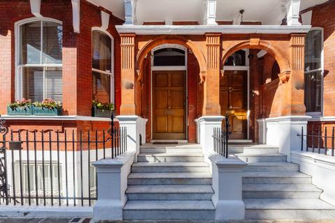 undefined, Cadogan Square, Chelsea