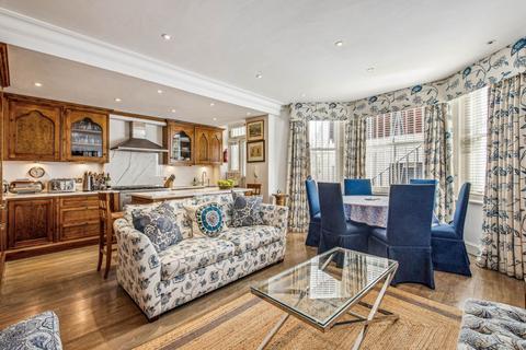 undefined, Cadogan Square, Chelsea