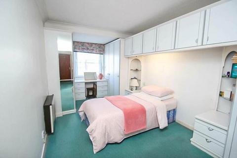 1 bedroom retirement property for sale, Holland Road, Westcliff-On-Sea SS0