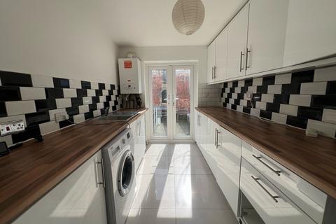 4 bedroom terraced house to rent, Poplars Road, London E17