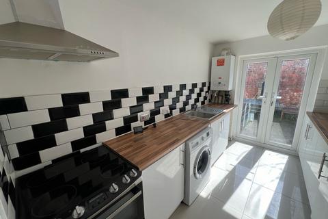 4 bedroom terraced house to rent, Poplars Road, London E17