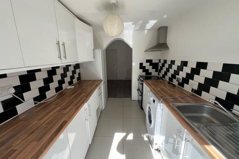 4 bedroom terraced house to rent, Poplars Road, London E17