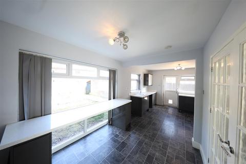8 Leonard Close, Paull, Hull, HU12 8AH