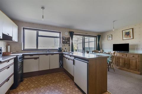 5 bedroom semi-detached house for sale, Roundway Park, Devizes
