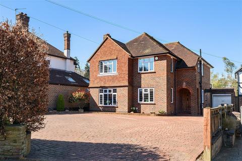 18 Garratts Lane, Banstead, SM7 2EA