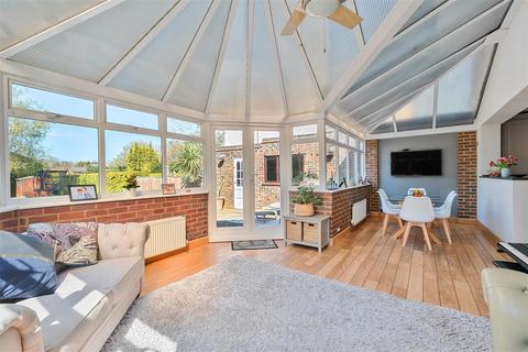 18 Garratts Lane, Banstead, SM7 2EA
