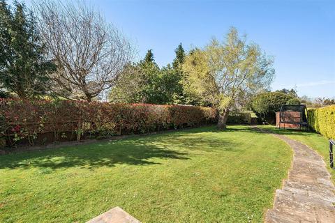 18 Garratts Lane, Banstead, SM7 2EA