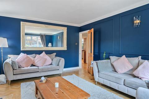 18 Garratts Lane, Banstead, SM7 2EA