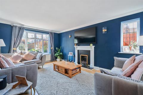 18 Garratts Lane, Banstead, SM7 2EA