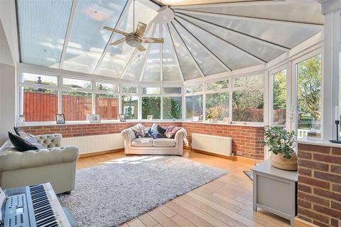 18 Garratts Lane, Banstead, SM7 2EA