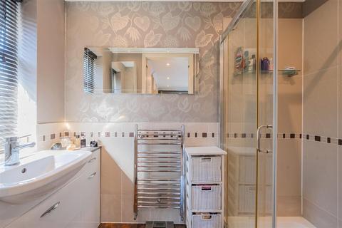 18 Garratts Lane, Banstead, SM7 2EA