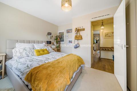 1 bedroom flat to rent, Henry Doulton Drive London SW17