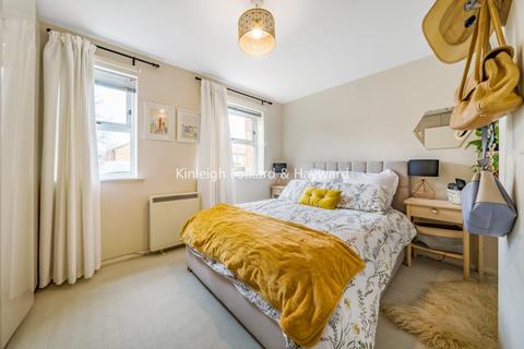 1 bedroom flat to rent, Henry Doulton Drive London SW17