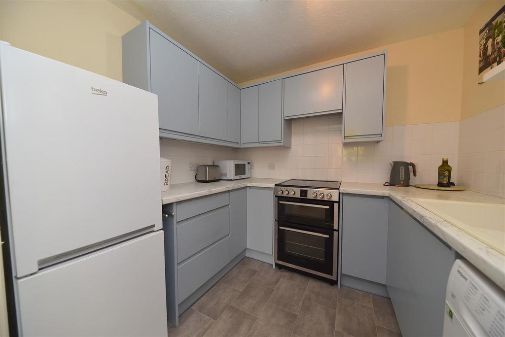 Kitchen2.JPG