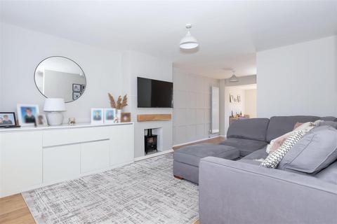 24 Chilgrove Close, Goring By Sea, Worthing, BN12 6NQ