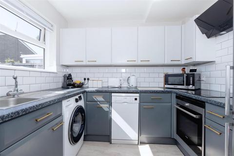 24 Chilgrove Close, Goring By Sea, Worthing, BN12 6NQ