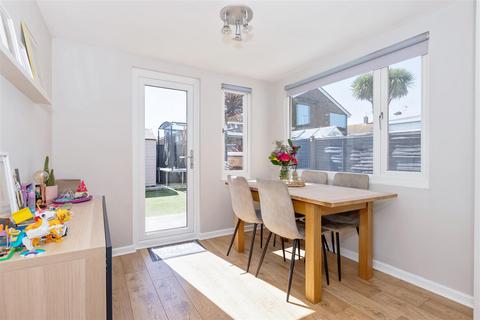 24 Chilgrove Close, Goring By Sea, Worthing, BN12 6NQ