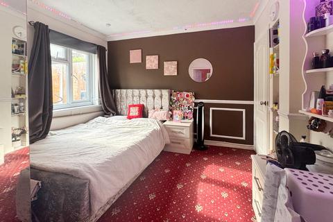 4 bedroom terraced house for sale, Lyndhurst Road, Tilehurst, Reading, RG30