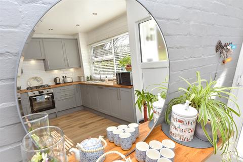 63 Punch Croft, New Ash Green, Longfield, DA3 8HR