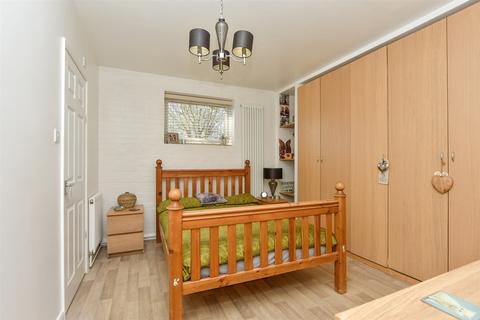 63 Punch Croft, New Ash Green, Longfield, DA3 8HR