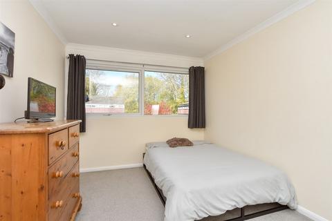 63 Punch Croft, New Ash Green, Longfield, DA3 8HR