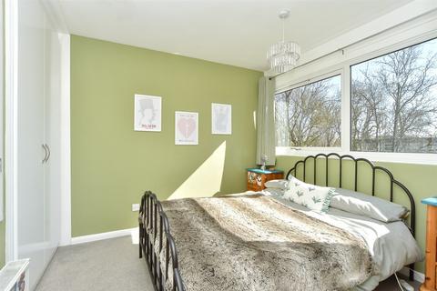 63 Punch Croft, New Ash Green, Longfield, DA3 8HR
