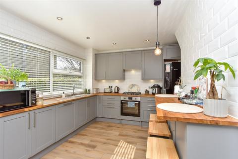 63 Punch Croft, New Ash Green, Longfield, DA3 8HR