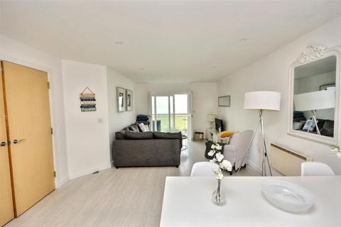 2 bedroom flat for sale, San Diego Way, Eastbourne