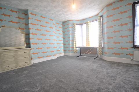 3 bedroom terraced house to rent, Barking Road, E139EZ