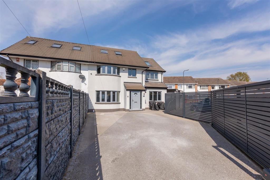 174 L Cippenham Lane-5.jpg