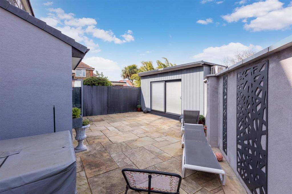 174 L Cippenham Lane-4.jpg