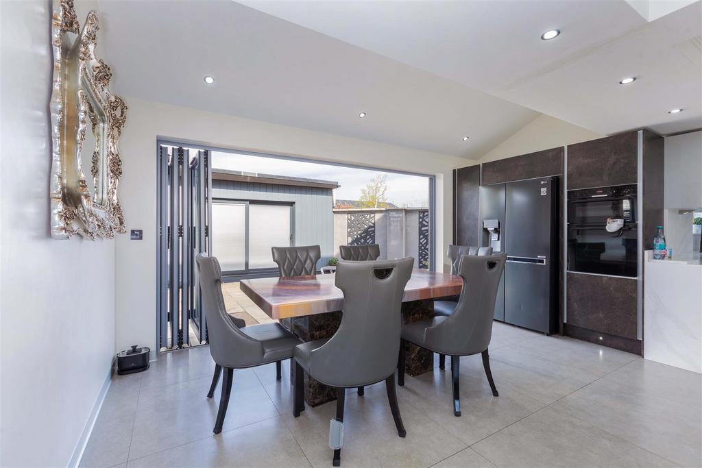174 L Cippenham Lane-13.jpg