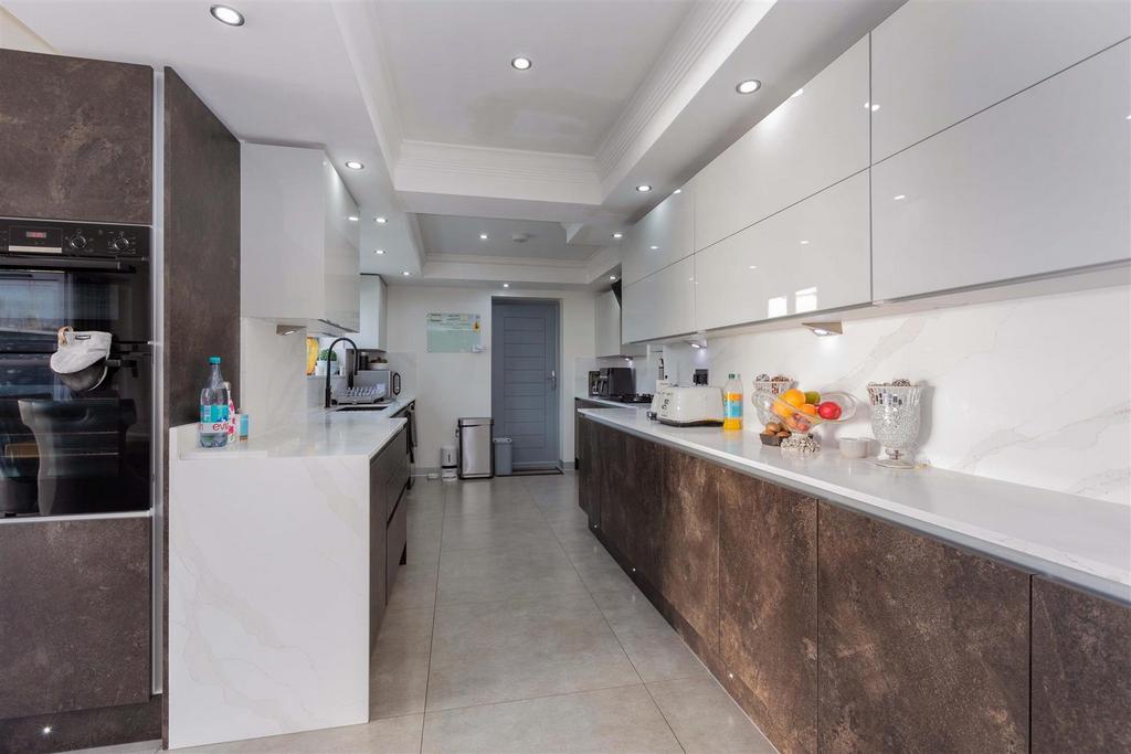 174 L Cippenham Lane-14.jpg