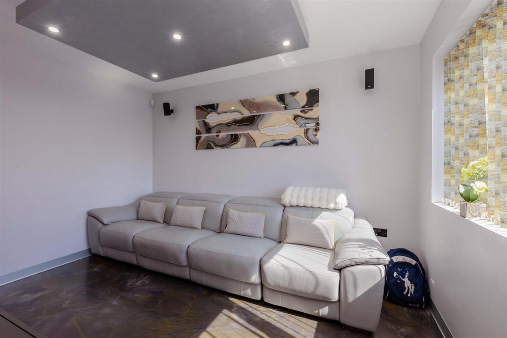 174 L Cippenham Lane-9.jpg