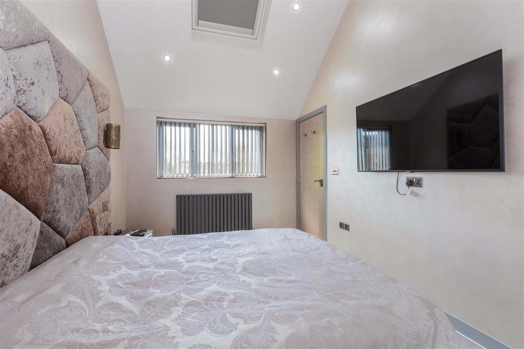 174 L Cippenham Lane-16.jpg