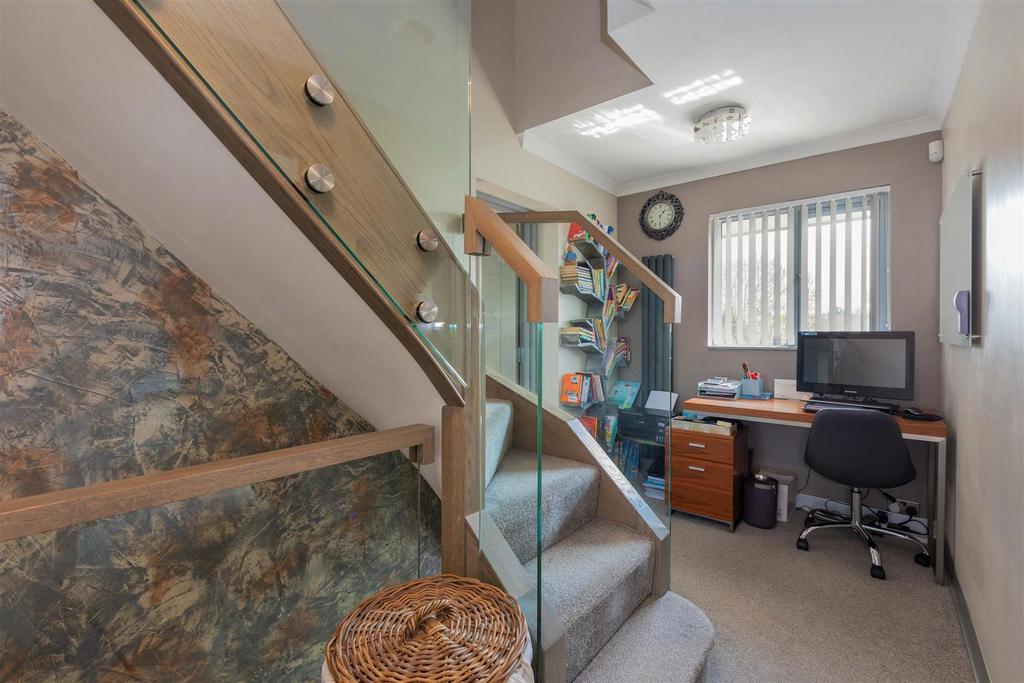 174 L Cippenham Lane-18.jpg