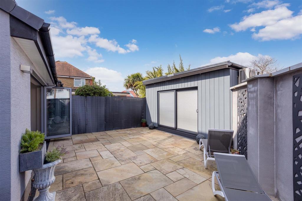 174 L Cippenham Lane-1.jpg