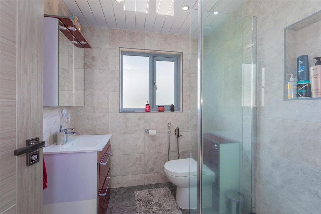 174 L Cippenham Lane-25.jpg