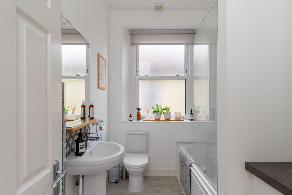 F1 F0 F1 CRSA - Bathroom D.jpg