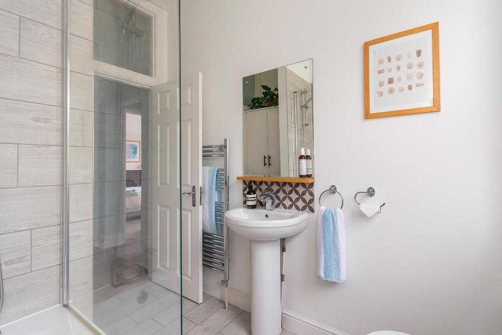 F1 F0 F1 CRSA - Bathroom A.jpg