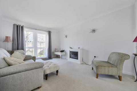 1 bedroom ground floor flat for sale, Haslemere with direct access to garden
