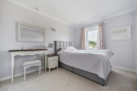 1 bedroom ground floor flat for sale, Haslemere with direct access to garden